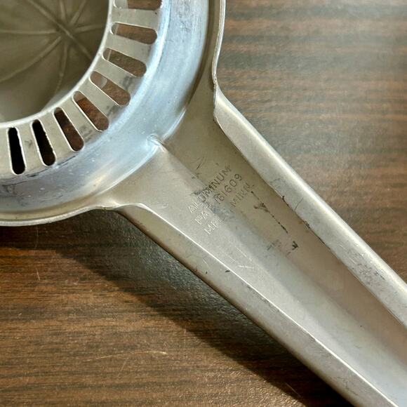 Vintage Foley Aluminum Hand Juicer Citrus Reamer – Mid-Century Kitchen Tool - Picture 5 of 6